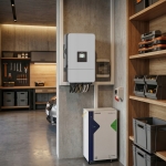 Falownik Deye i magazyn energii DiPower zamontowane w garażu — przykładowa instalacja
